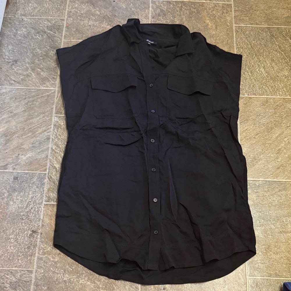 Madewell Black Sleeveless Button-Up Top